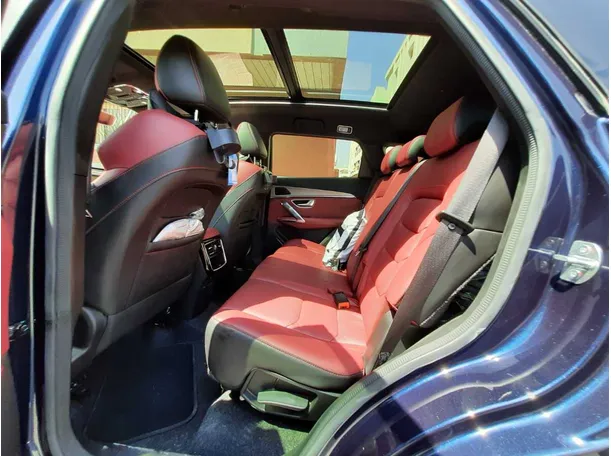 Car image 13