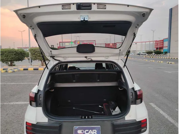 Car image 25