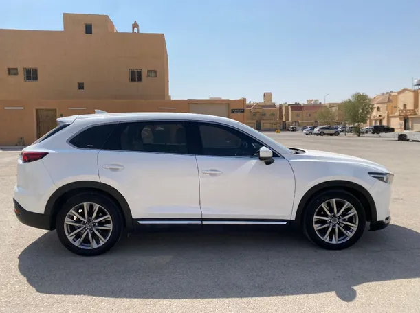 Car image 4