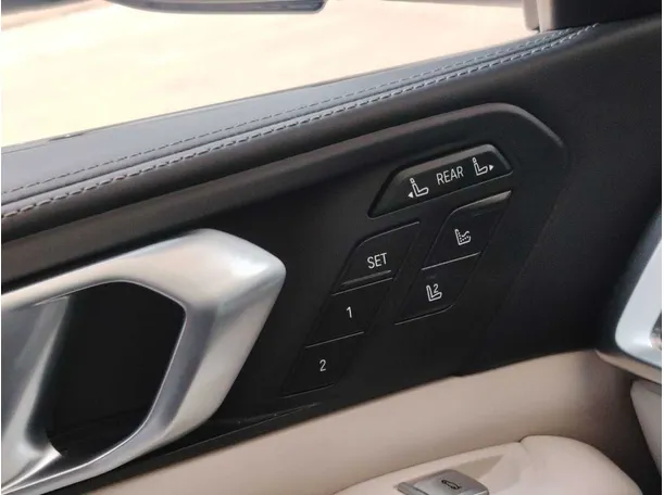 Car image 27