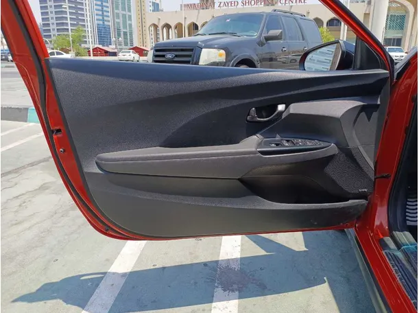 Car image 10