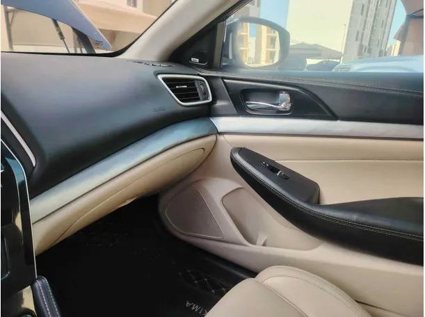 Car image 40