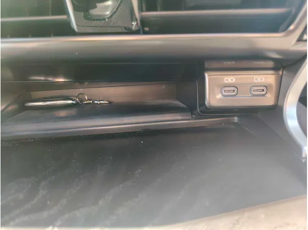 Car image 30