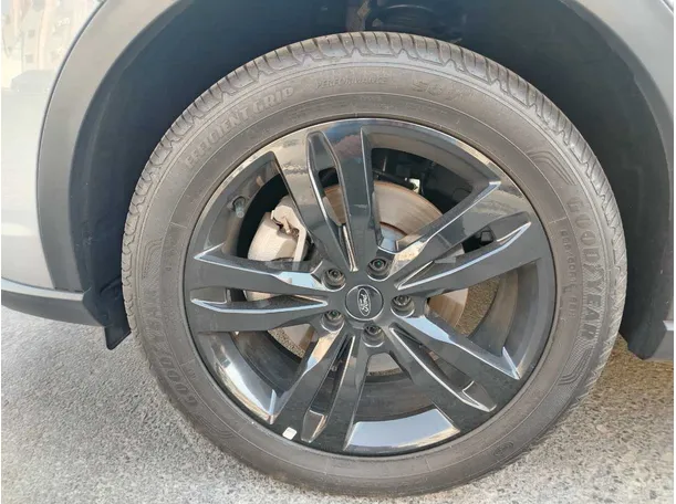 Car image 10