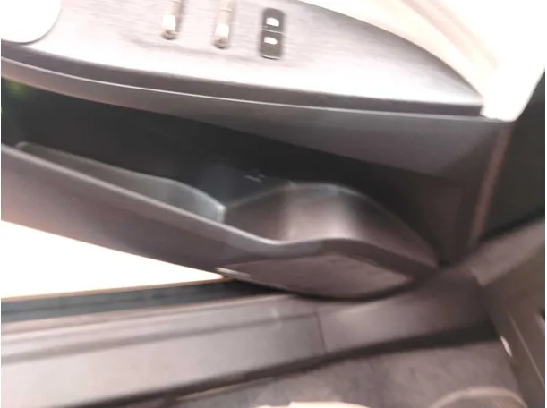 Car image 35