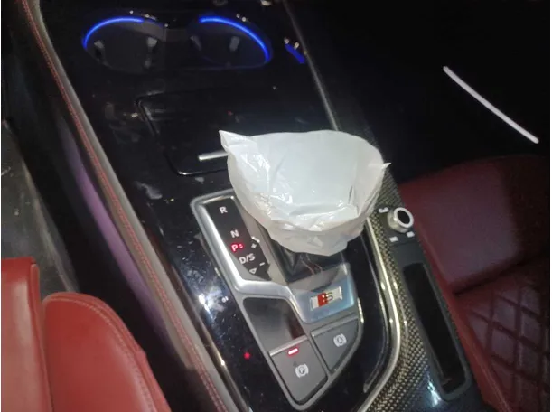 Car image 17