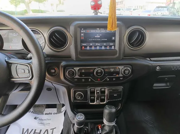 Car image 16