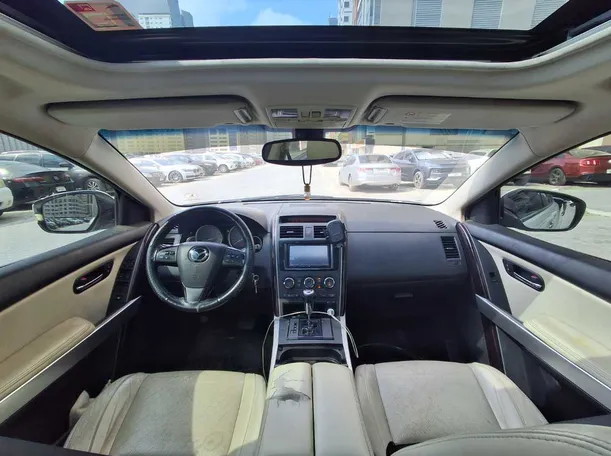 Car image 14