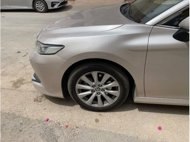Car image 9