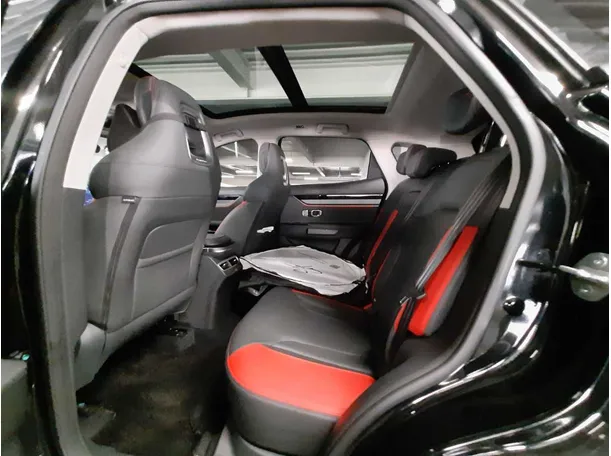 Car image 13