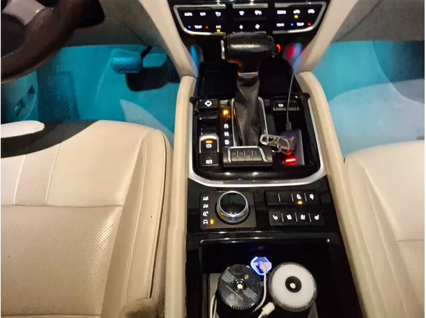 Car image 16