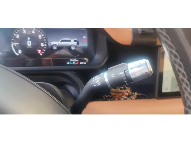 Car image 25