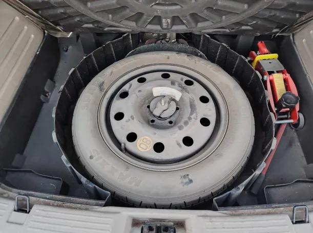 Car image 32