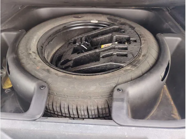 Car image 33