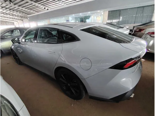 Car image 7