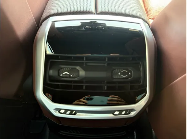 Car image 27