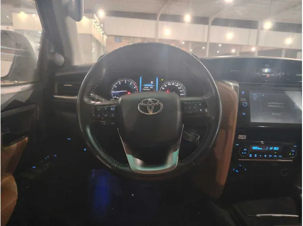 Car image 26