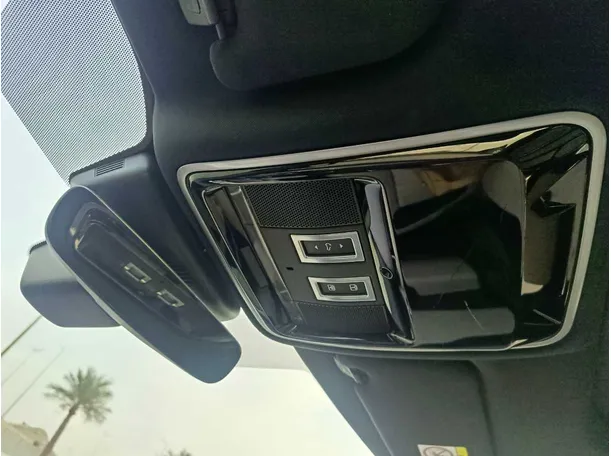 Car image 35