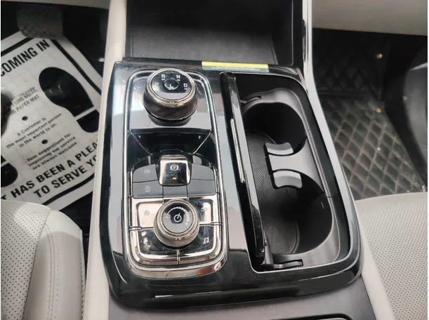 Car image 20