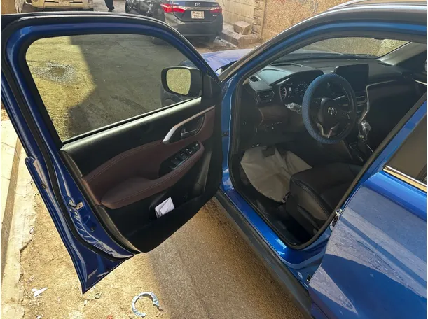 Car image 10