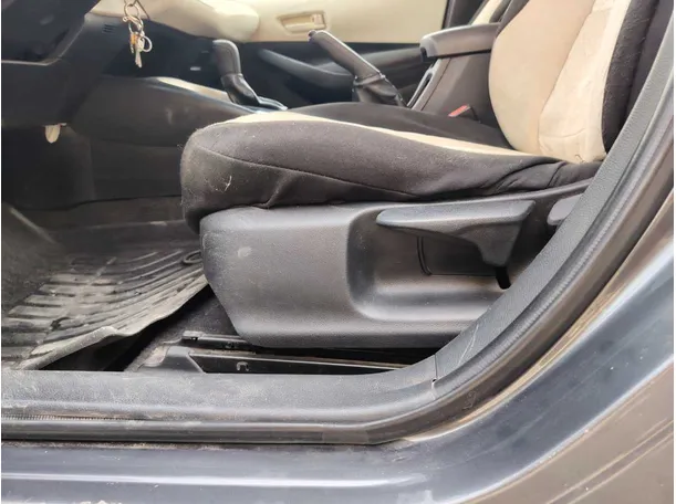 Car image 26