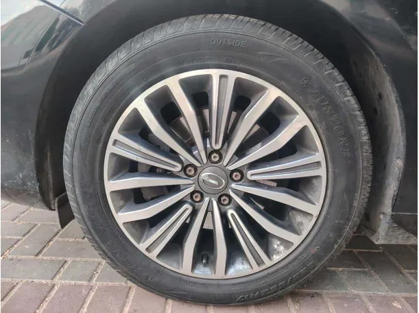 Car image 10