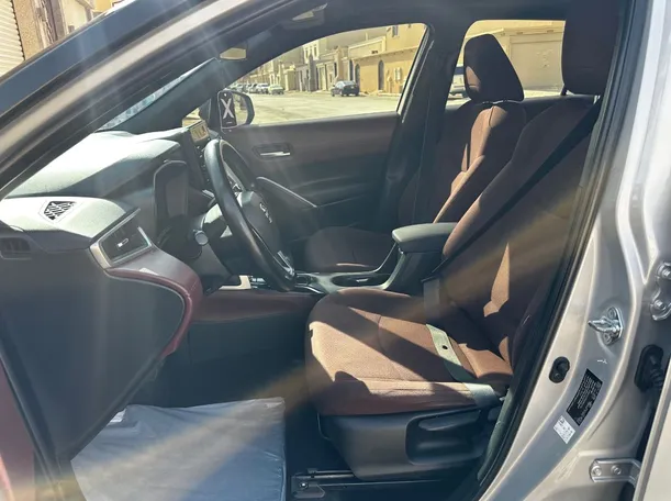 Car image 12
