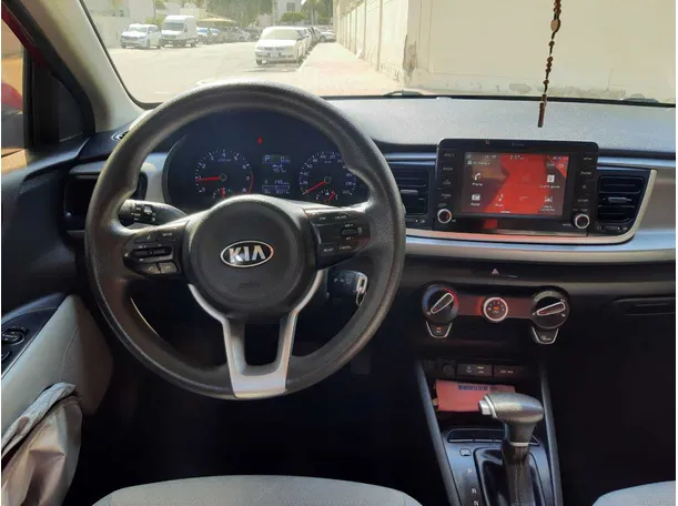 Car image 17