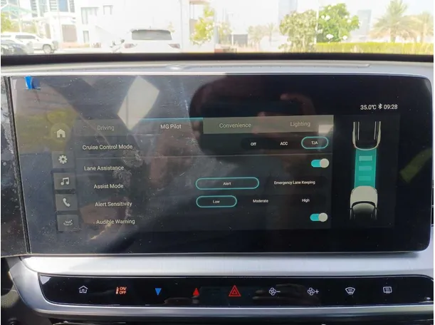 Car image 19