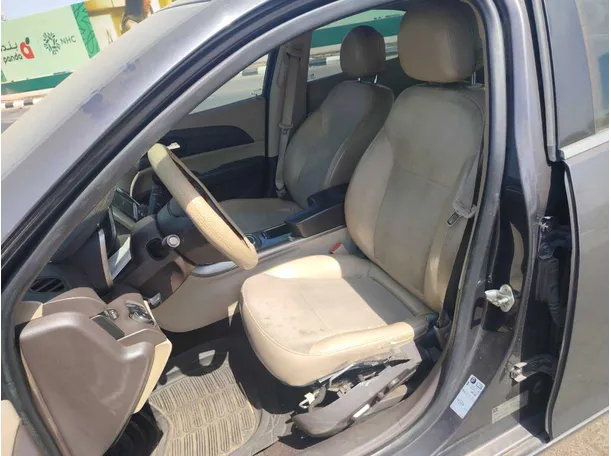 Car image 12