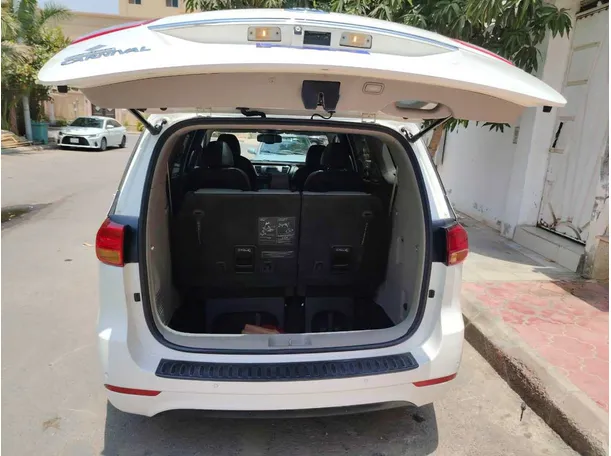 Car image 29