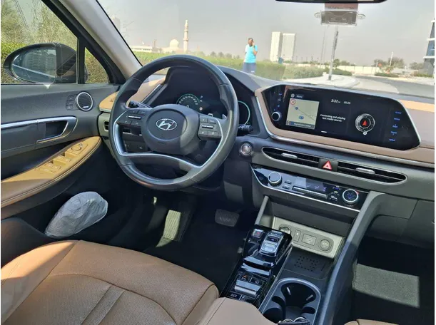 Car image 18