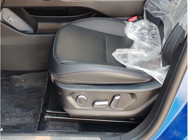 Car image 33