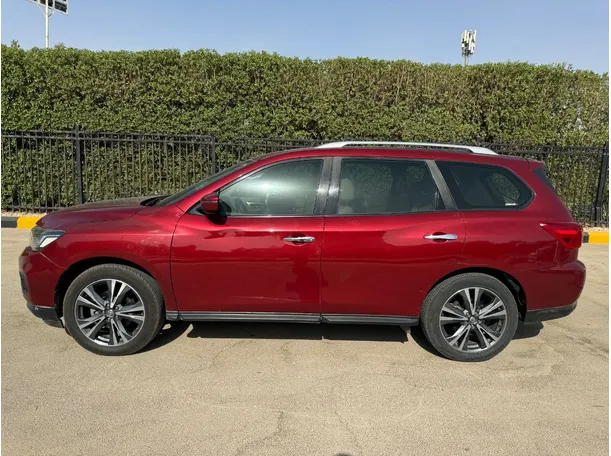 Car image 8