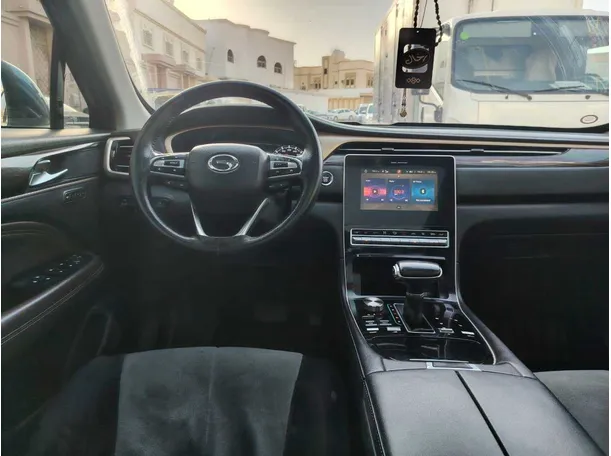 Car image 19