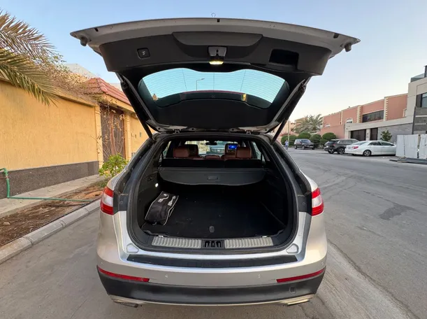 Car image 21