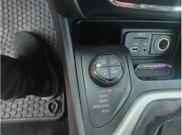 Car image 24