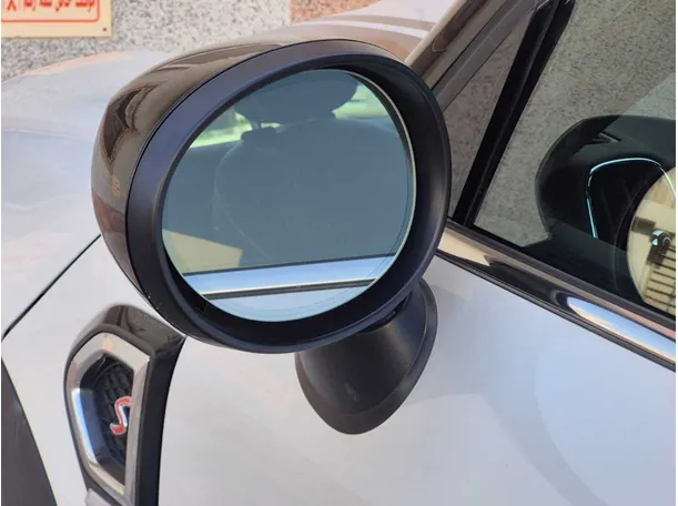 Car image 30