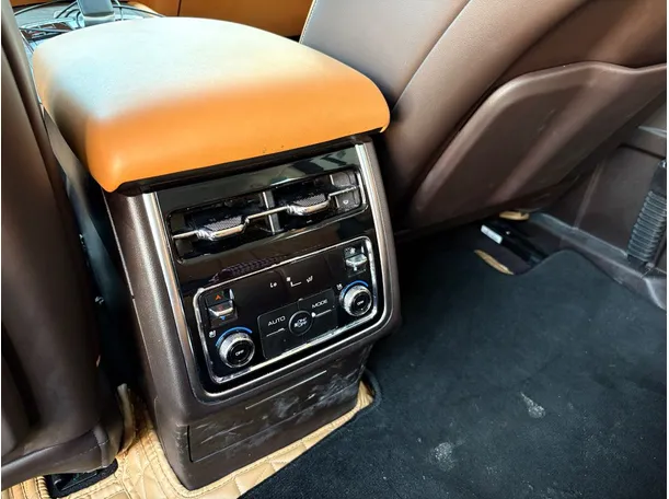 Car image 29