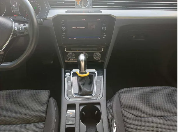 Car image 14