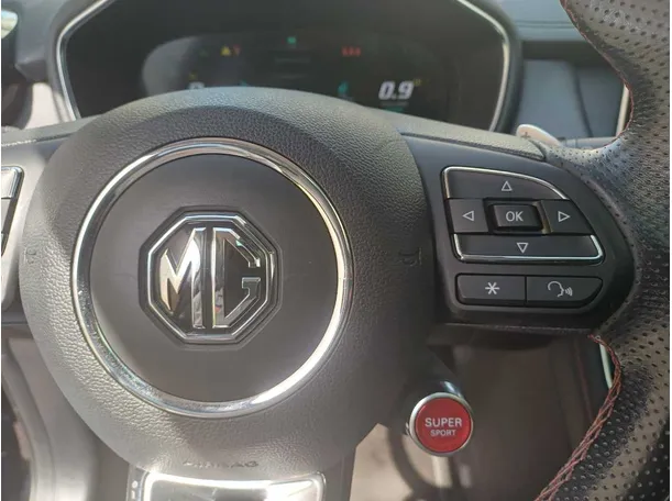 Car image 19
