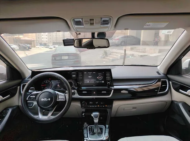 Car image 17