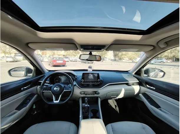 Car image 26