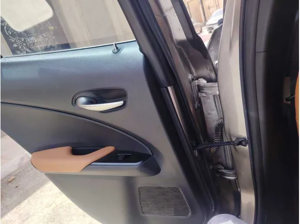 Car image 26