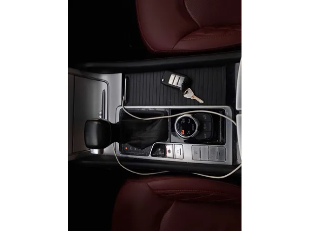 Car image 14