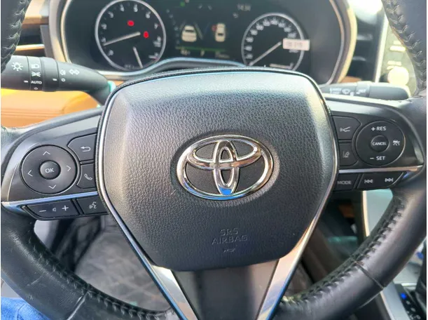 Car image 25