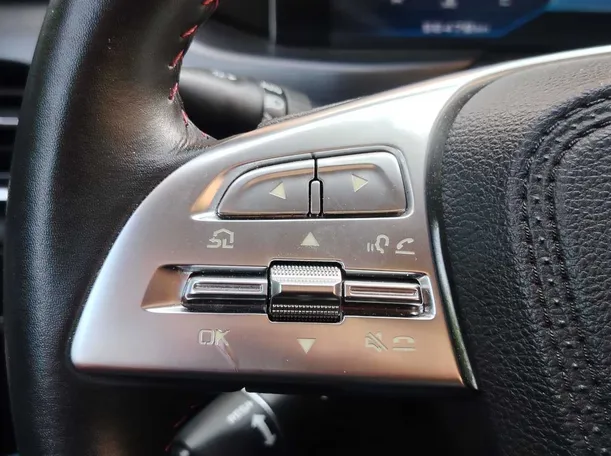 Car image 30