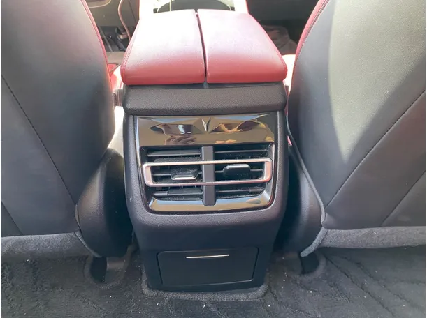 Car image 27
