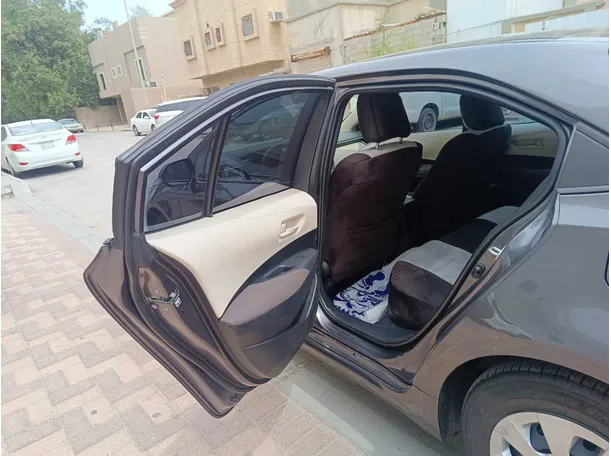 Car image 13