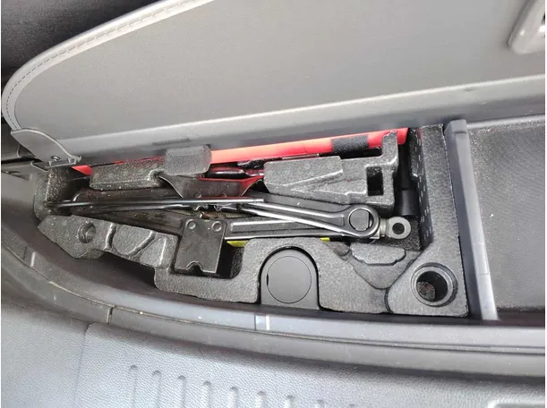 Car image 47